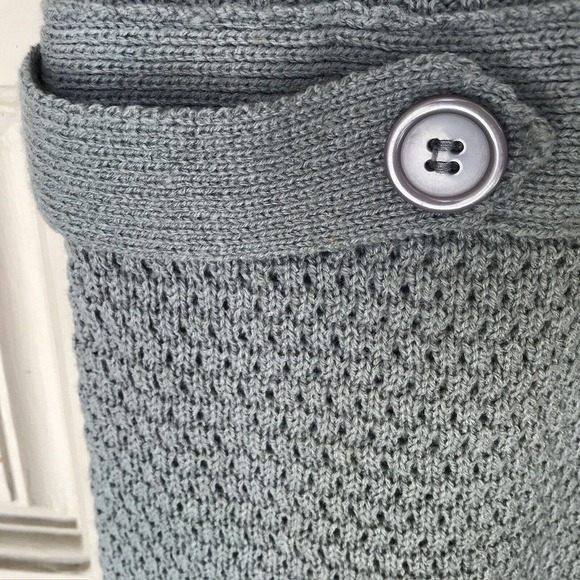 Too Hot Sweater SzS Gray Acrylic Cap Sleeves Tab Details Pull Over Pre-Own - Picture 6 of 13
